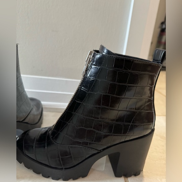 BP Marley Front Zip Bootie BLACK CROC boots - Picture 5 of 9